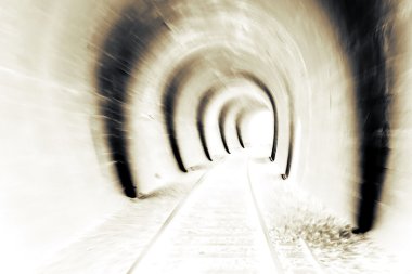 Tünelin sonunda ışık görüntü