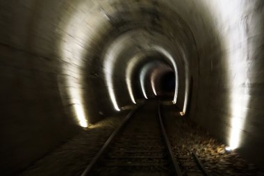 Demiryolu yakın şekilde