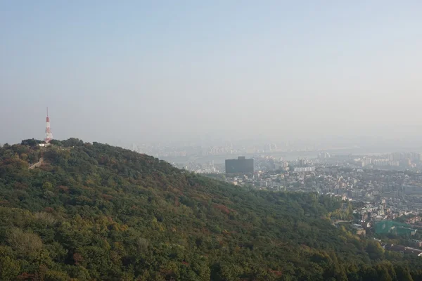 Niebla en la ciudad de seúl — Foto de Stock