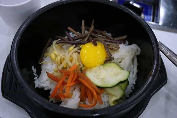 Koreanisches essen bibimbap — Stockfoto