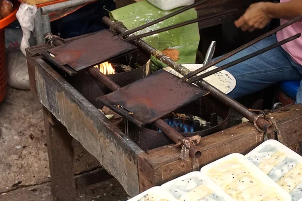 Sobremesa tailandesa nome Tong Muan — Fotografia de Stock