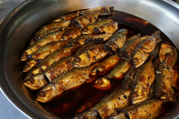 tuz ile haşlanmış balık 