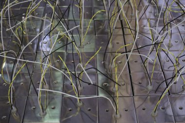 Soyut elektrikli tel