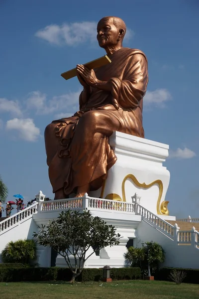 Гигантская статуя монаха Таиланда — стоковое фото