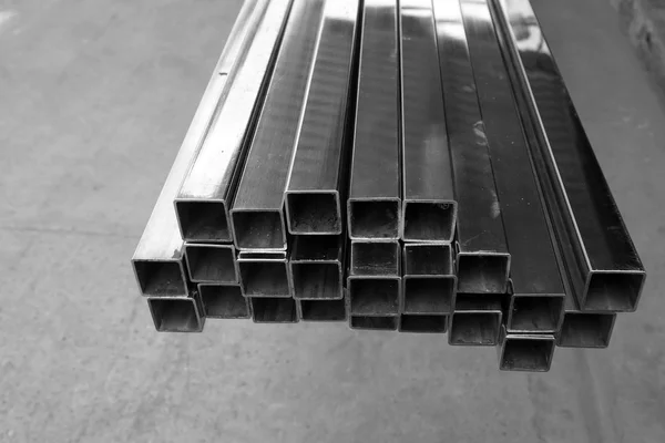 Négyzet alakú, rozsdamentes acélcsövek — Stock Fotó