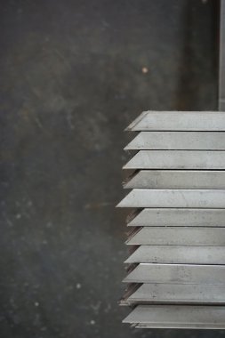 metal keskin çizgi