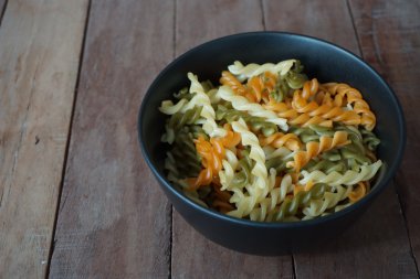 renkli sarmal makarna