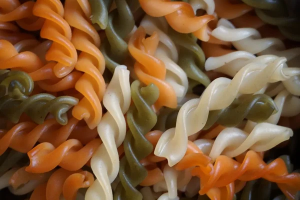 Macaroni spirale coloré — Photo