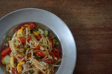 Tay baharatlı papaya salatası