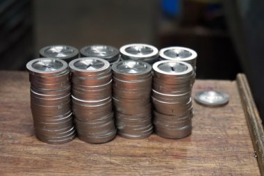 Metal paralar yığını