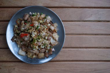 tuz ve biber kızarmış domuz eti