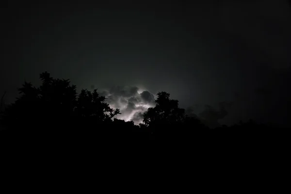 Sturm in dunkler Szene — Stockfoto