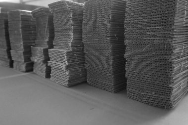 Oluklu kağıt yığınını