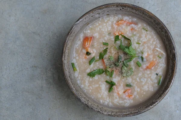 Тайського рису суп з креветками (Khao Том Goong) 1 — стокове фото