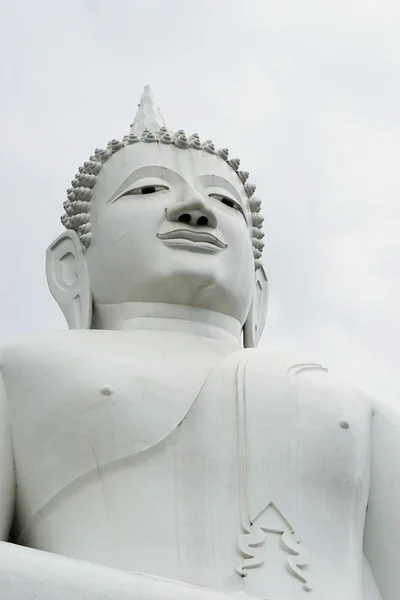 Isolerade jätte vit bild av Buddha 3 — Stockfoto