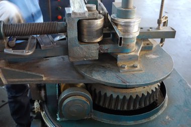 eğri profil bükme Makinası 