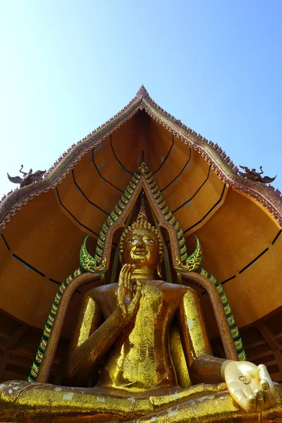 Imagem dourada gigante de Buda — Fotografia de Stock