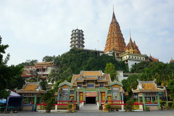 Reise på Wat Tham Khao Noi i Thailand – stockfoto