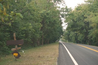 fil uyarı otomobil yol kenarında imzaladı