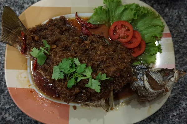 Pescado frito con tres sabores — Foto de Stock