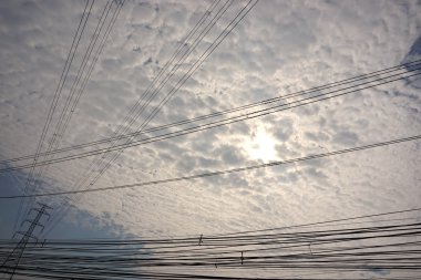 Yüksek gerilim kablolarının soyut