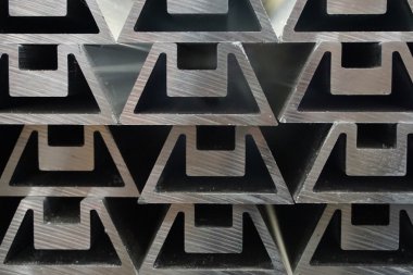 Alüminyum profil yığını