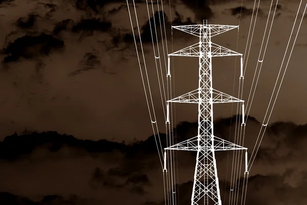高電圧送電鉄塔のブラウン — ストック写真