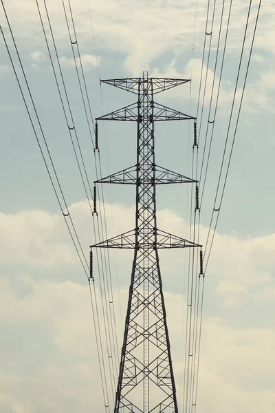 高電圧送電鉄塔 — ストック写真