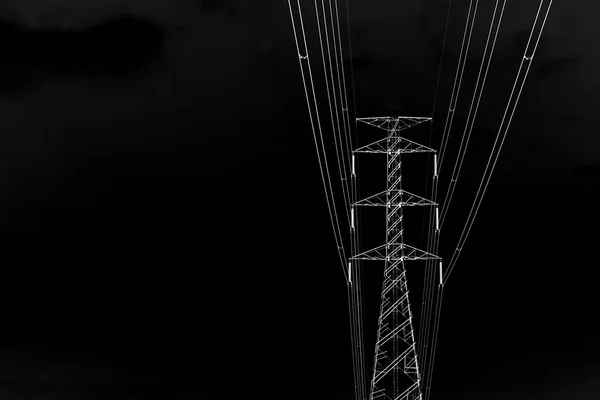 Torres de transmissão de alta tensão preto e branco — Fotografia de Stock