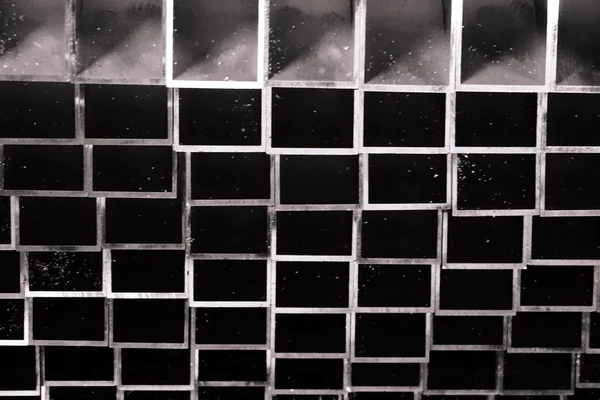Siyah ve beyaz metal kare tüp — Stok fotoğraf