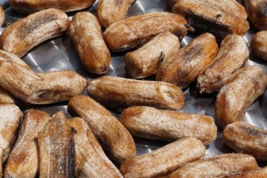 Güneş kurutulmuş muz