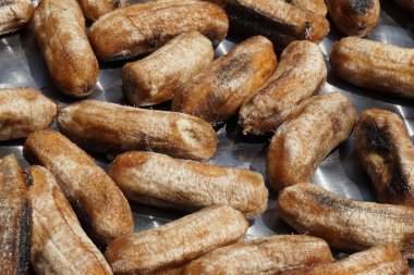 Güneş kurutulmuş muz