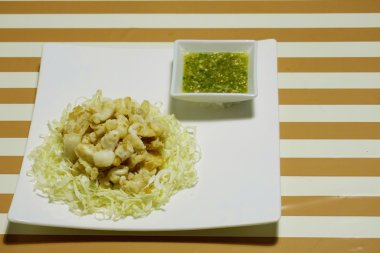 Kızarmış kalamar yumurta