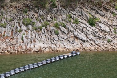 soyut rock Nehri yakınında 