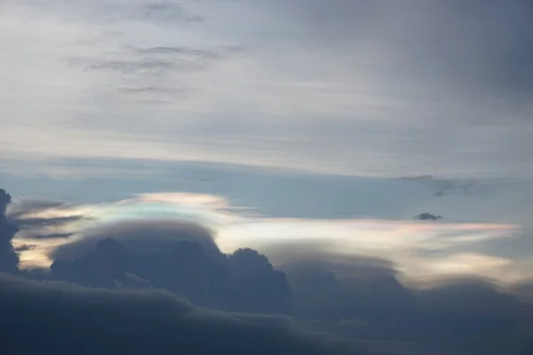 Радуга на облаке — стоковое фото