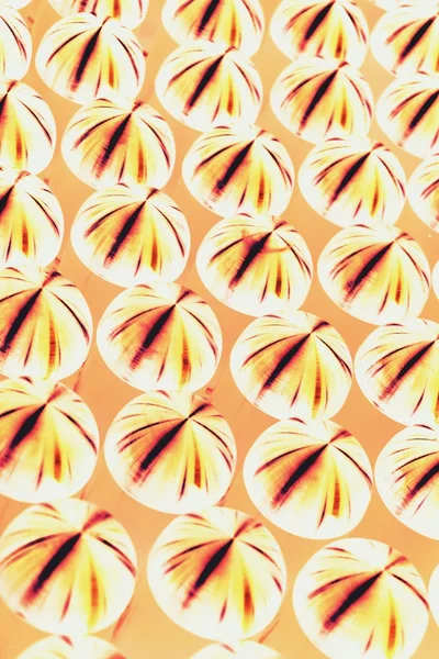 オレンジ色の色素を金属キャップ — ストック写真