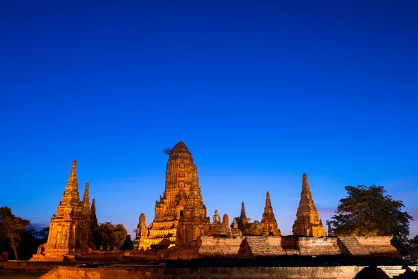 Wat Chaiwatthanaram momento crepuscular en el Ayutthaya —  Fotos de Stock