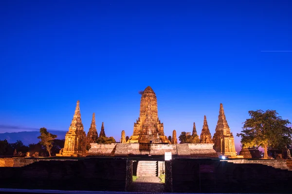 Wat Chaiwatthanaram momento crepuscular en el Ayutthaya —  Fotos de Stock