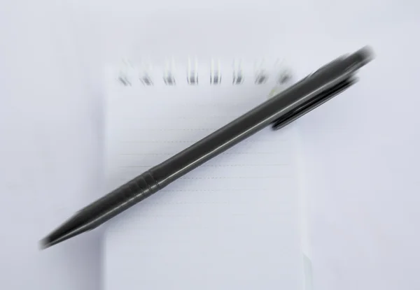 Σημειωματάριο και στυλό — Φωτογραφία Αρχείου