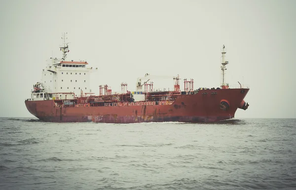 Vrachtschip in de haven — Stockfoto