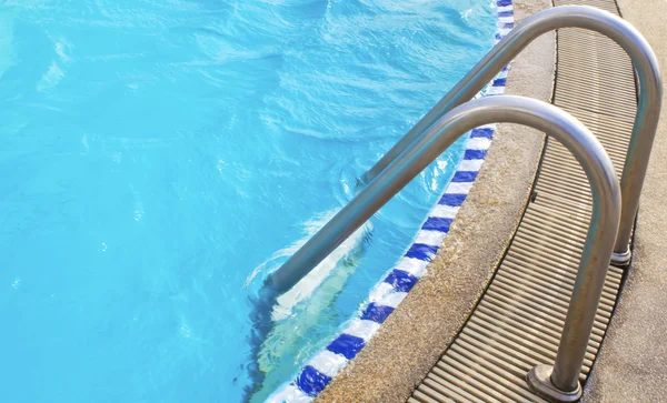 Swimming pool with stair at hotel — Stock Photo, Image