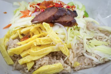 Pirinç ve karides ezmesi.