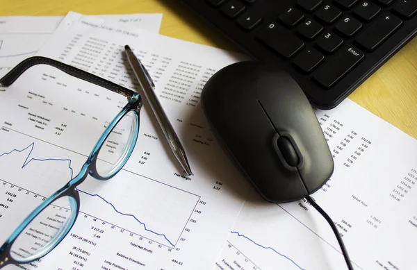 Glasses , pen and paper financial — Stock Photo, Image