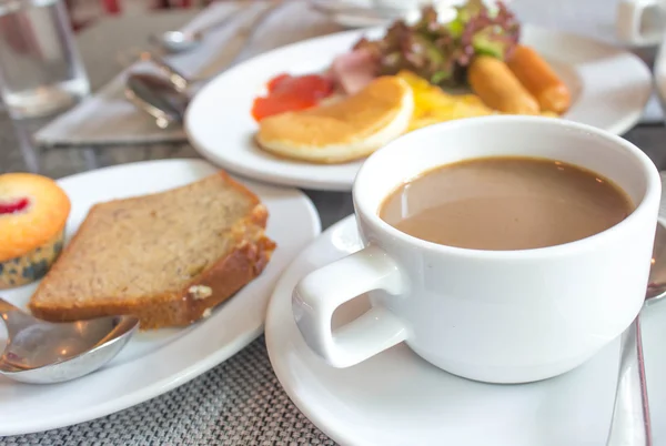 Coffee cup and saucer — Stock Photo, Image