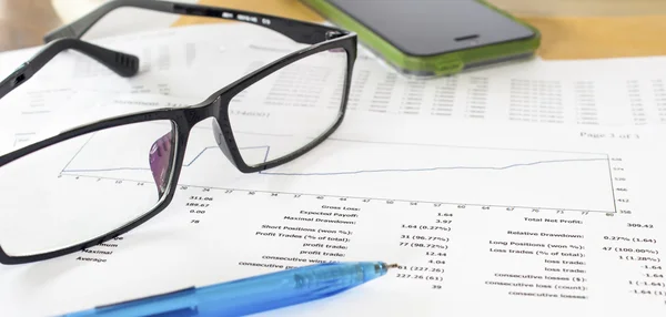 Analysis of financial reports — Stock Photo, Image