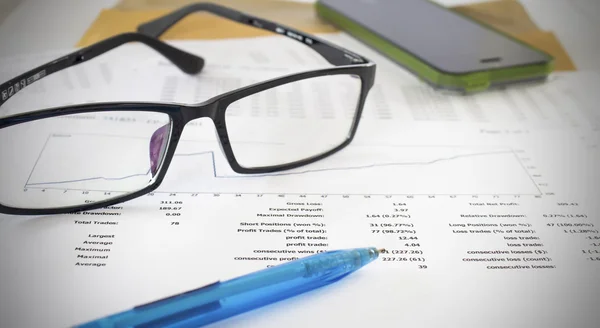 Analysis of financial reports — Stock Photo, Image