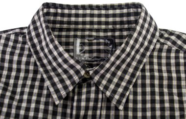Beyaz arka plan üzerinde ekose gömlek