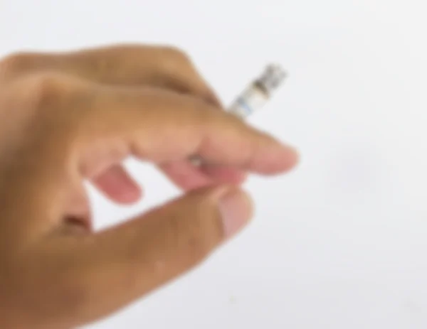 Zigarette in der Hand auf weißem Hintergrund — Stockfoto