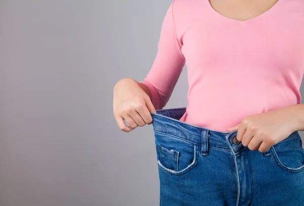 Frau Die Durch Diät Viel Gewicht Verloren Hat — Stockfoto