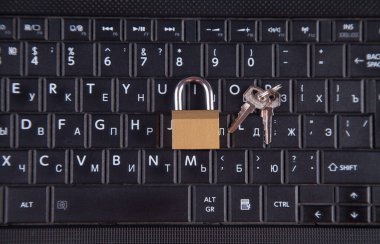 Bilgisayar kilidi ve anahtarlar. Bilgisayar güvenliği kavramı.